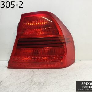 OEM 2006 BMW 325i RIGHT QUARTER PANEL MOUNTED TAIL LIGHT 7160065