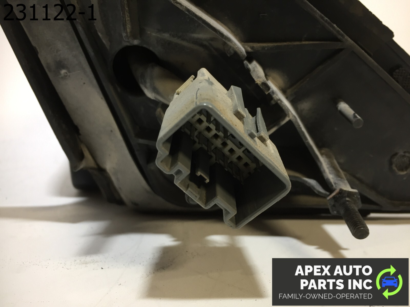 OEM 2009 Lincoln MKZ Driver Side View Power Door Mirror Chrome - Image 9