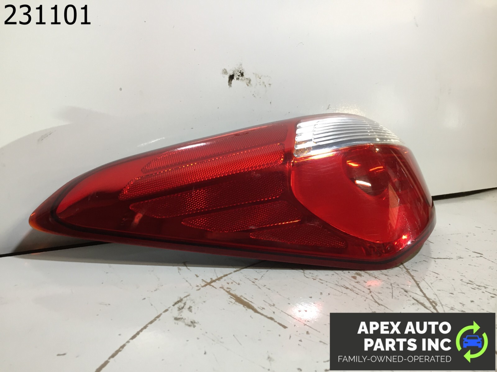 OEM 2014 Kia Forte Left Tail Light Assembly Incandescent - Image 3