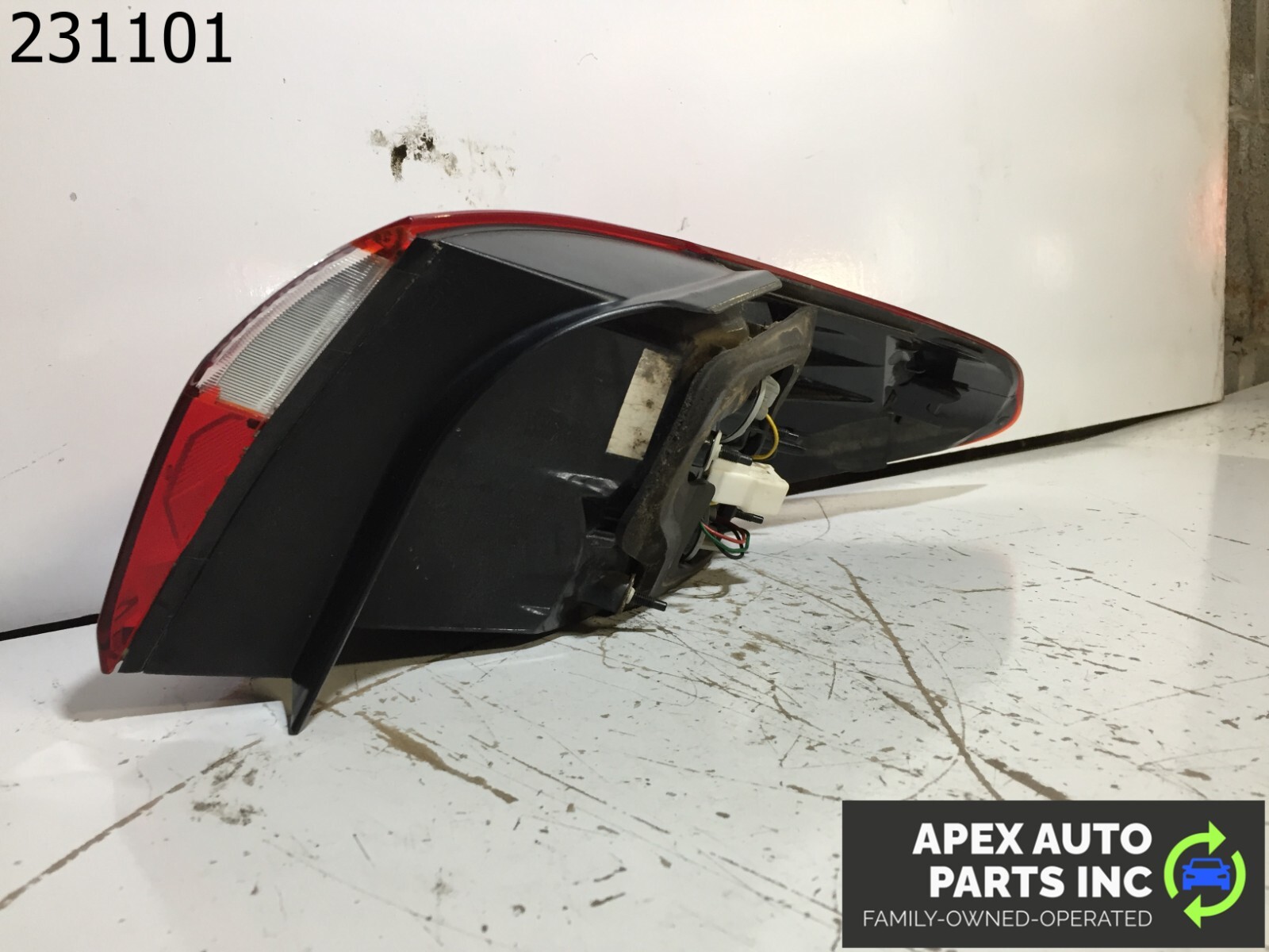OEM 2014 Kia Forte Left Tail Light Assembly Incandescent - Image 6