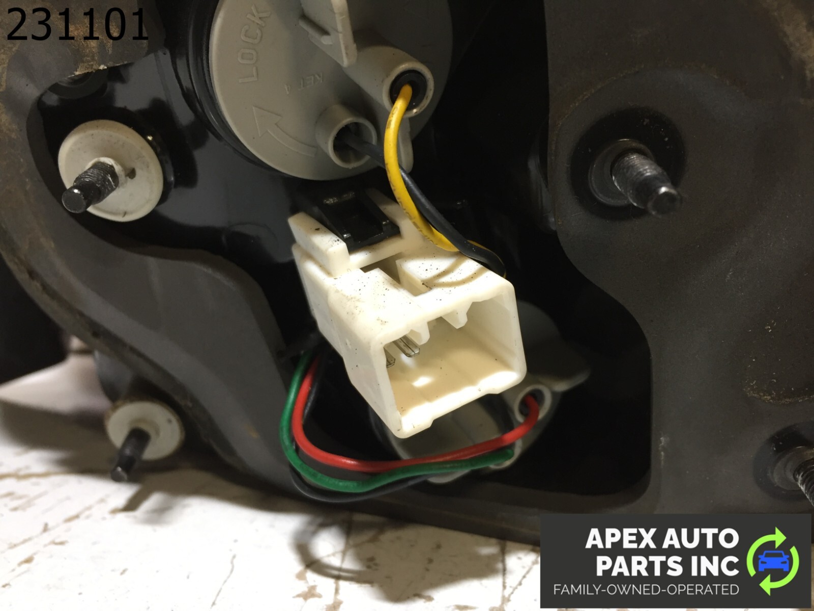 OEM 2014 Kia Forte Left Tail Light Assembly Incandescent - Image 8