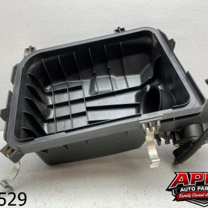 OEM 2019 Mitsubishi Outlander 2.5L FILTER AIR CLEANER BOX LOWER COVER