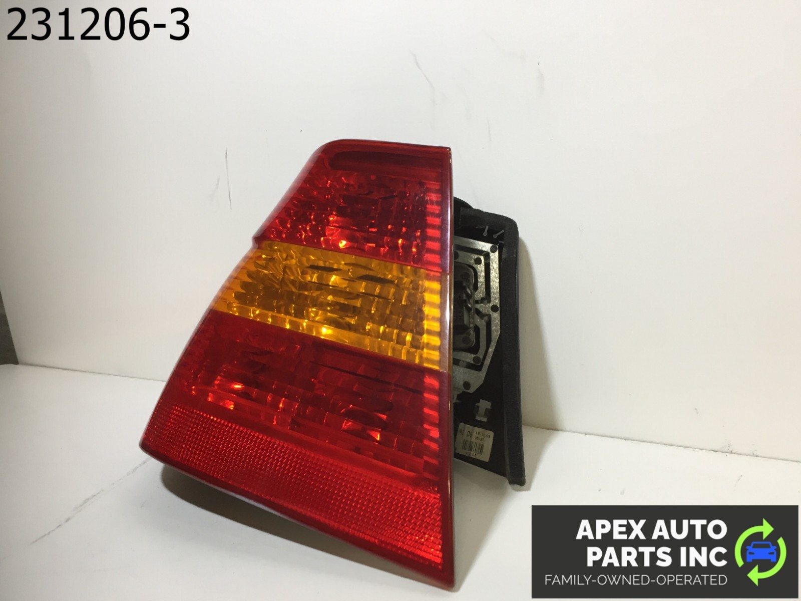 OEM BMW 325i 2004 Rear Left Tail Light Taillight Outer - Image 4