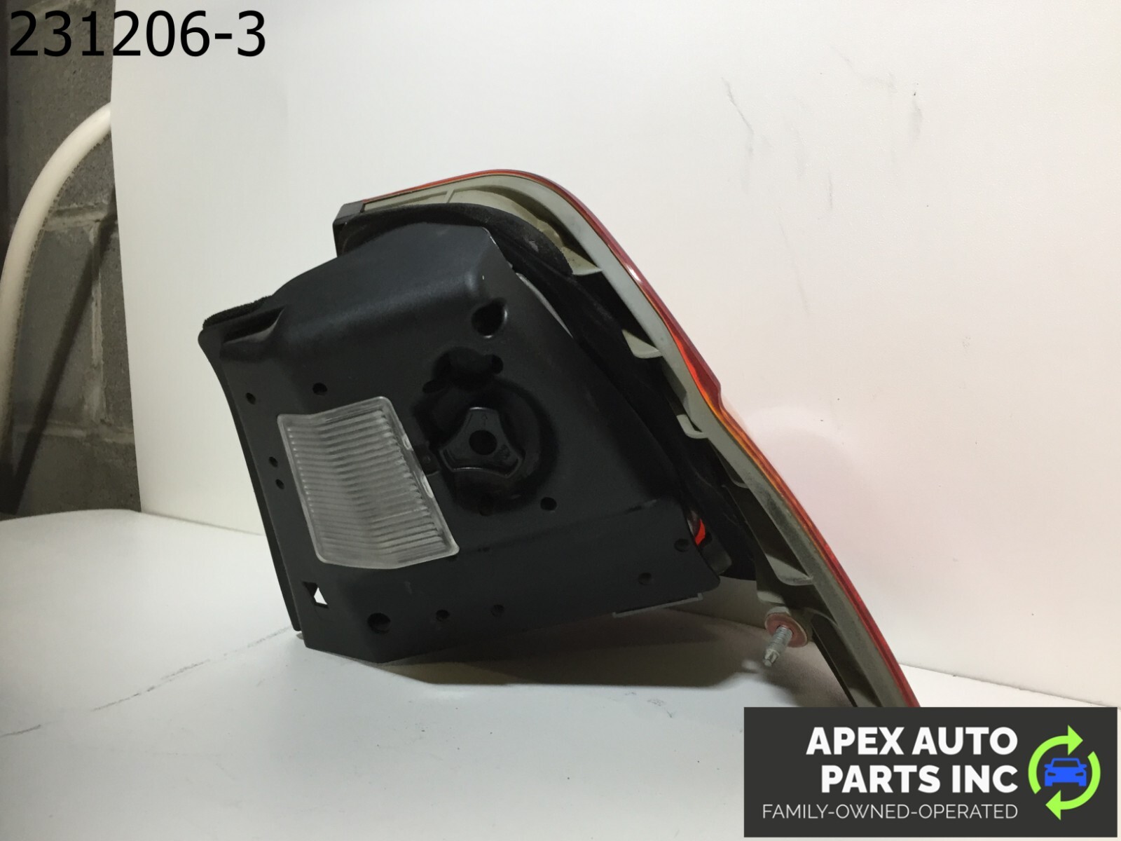 OEM BMW 325i 2004 Rear Left Tail Light Taillight Outer - Image 7