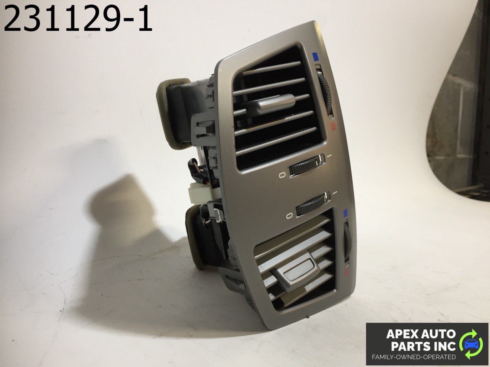 OEM BMW 745Li 2003 Rear Center Console A/C Air Vent Grille 64227002395 - Image 3