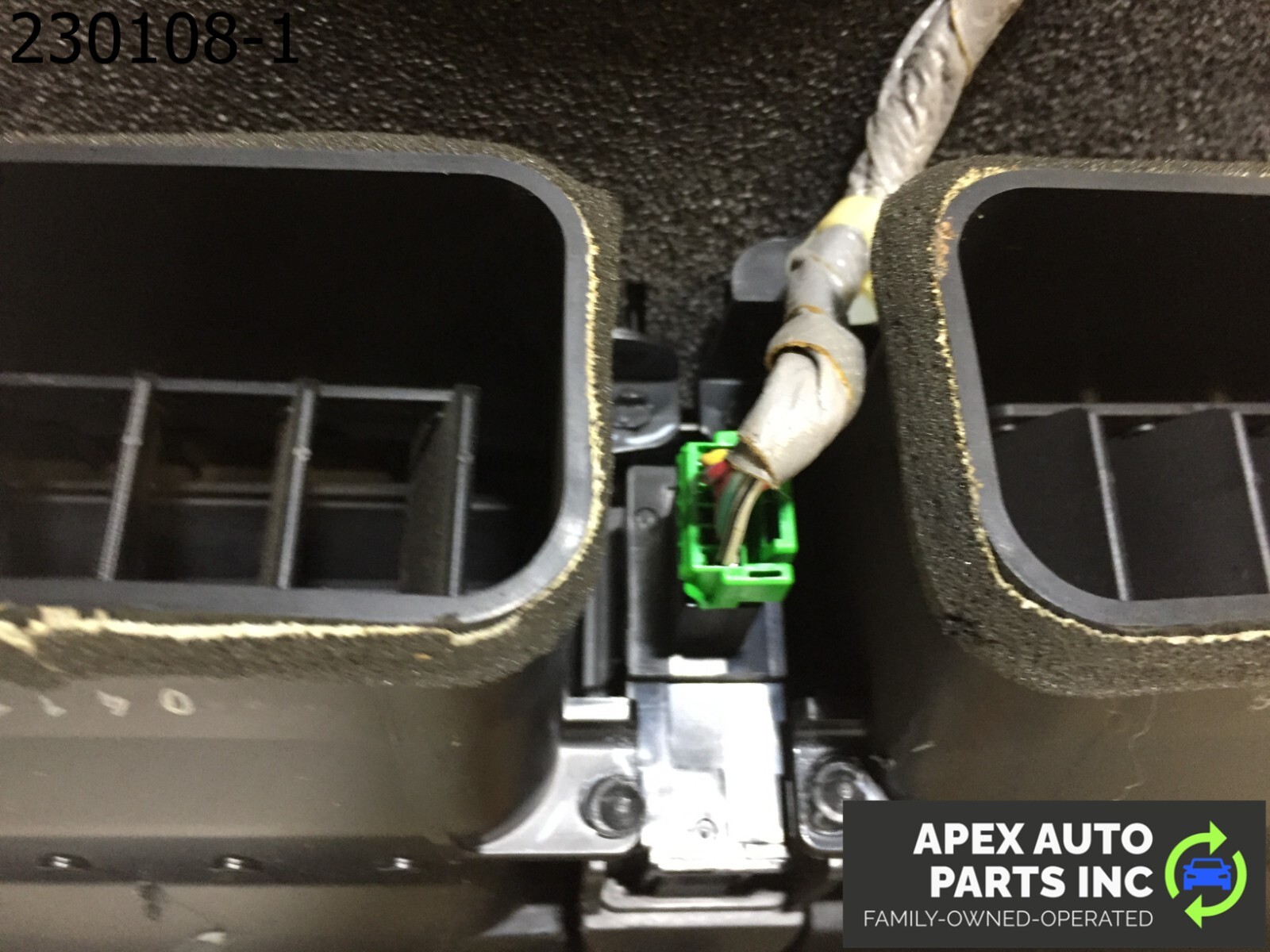 OEM Honda Accord 2005 Center Dash Bezel A/C Air Vents Panel Trim - Image 8