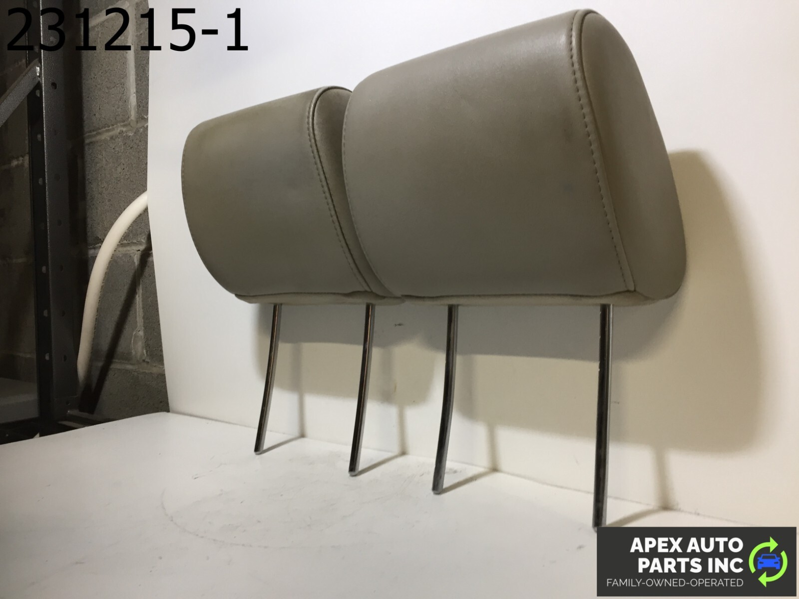 OEM Jeep Commander 2006 Headrest Head Rest Front Seat Brown Leather PAIR - Image 4