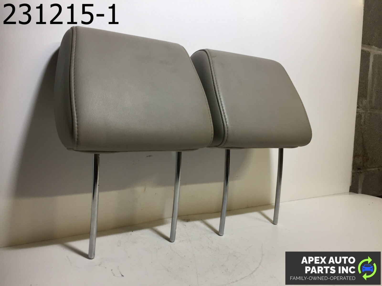 OEM Jeep Commander 2006 Headrest Head Rest Front Seat Brown Leather PAIR - Image 6