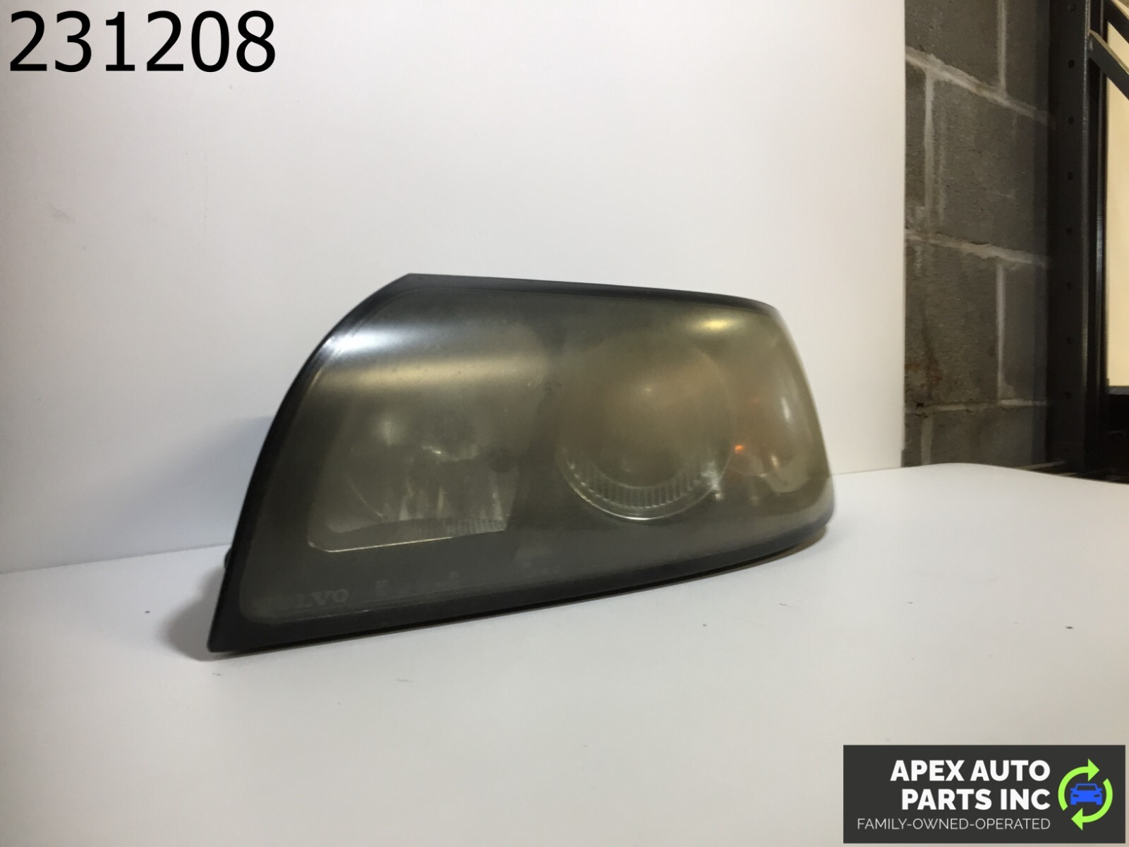 OEM Volvo S40 2005 Driver Left Oem Head Light Headlight Lamp - Image 3