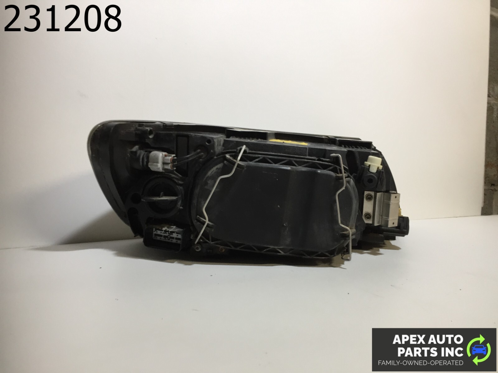OEM Volvo S40 2005 Driver Left Oem Head Light Headlight Lamp - Image 6