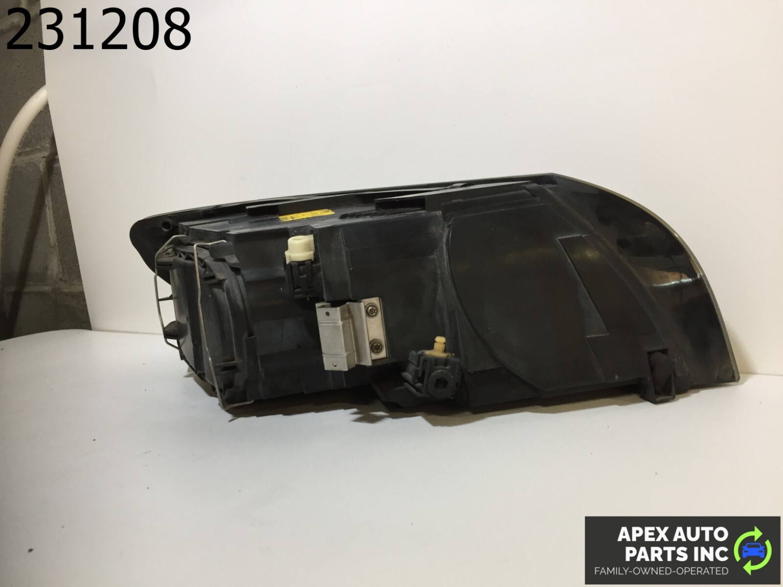 OEM Volvo S40 2005 Driver Left Oem Head Light Headlight Lamp - Image 7