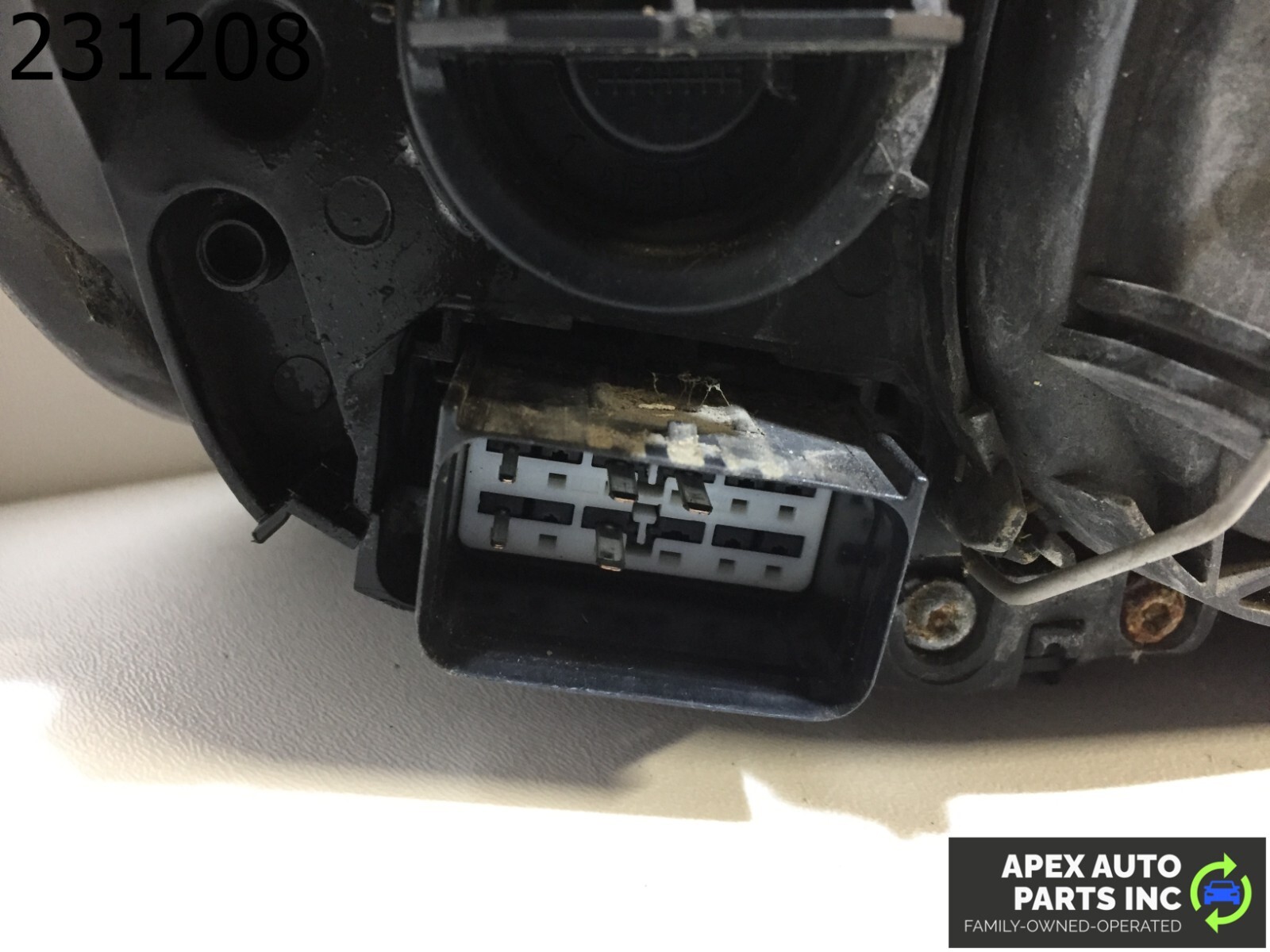 OEM Volvo S40 2005 Driver Left Oem Head Light Headlight Lamp - Image 8