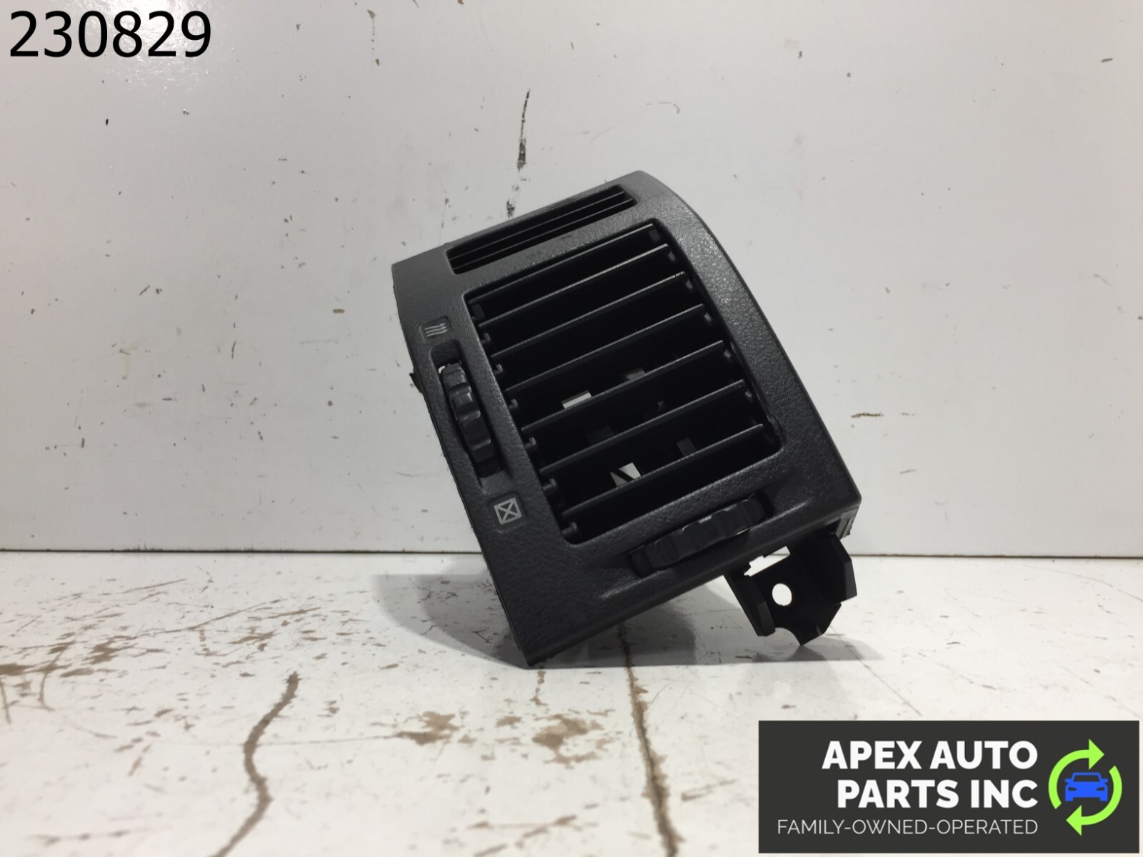 02-05 Infiniti Q45 Passenger Side Dash Vent A/C Heating Air Outlet Right OEM
