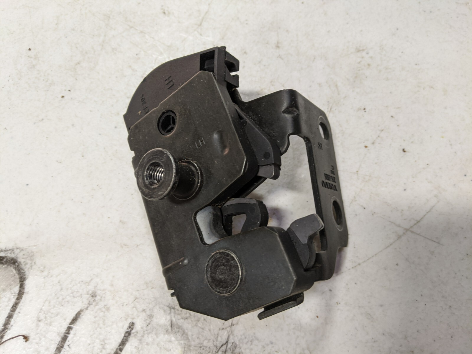 03-14 VOLVO XC90 REAR LEFT DRIVER SIDE LOWER TRUNK LIFTGATE LOCK LATCH OEM - Image 3