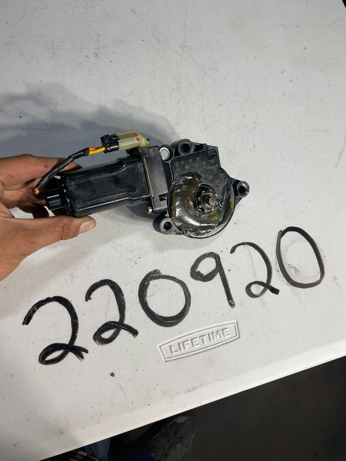 2003-2009 KIA Sorento Front Passenger Right RH Power Window Motor Genuine OEM - Image 3