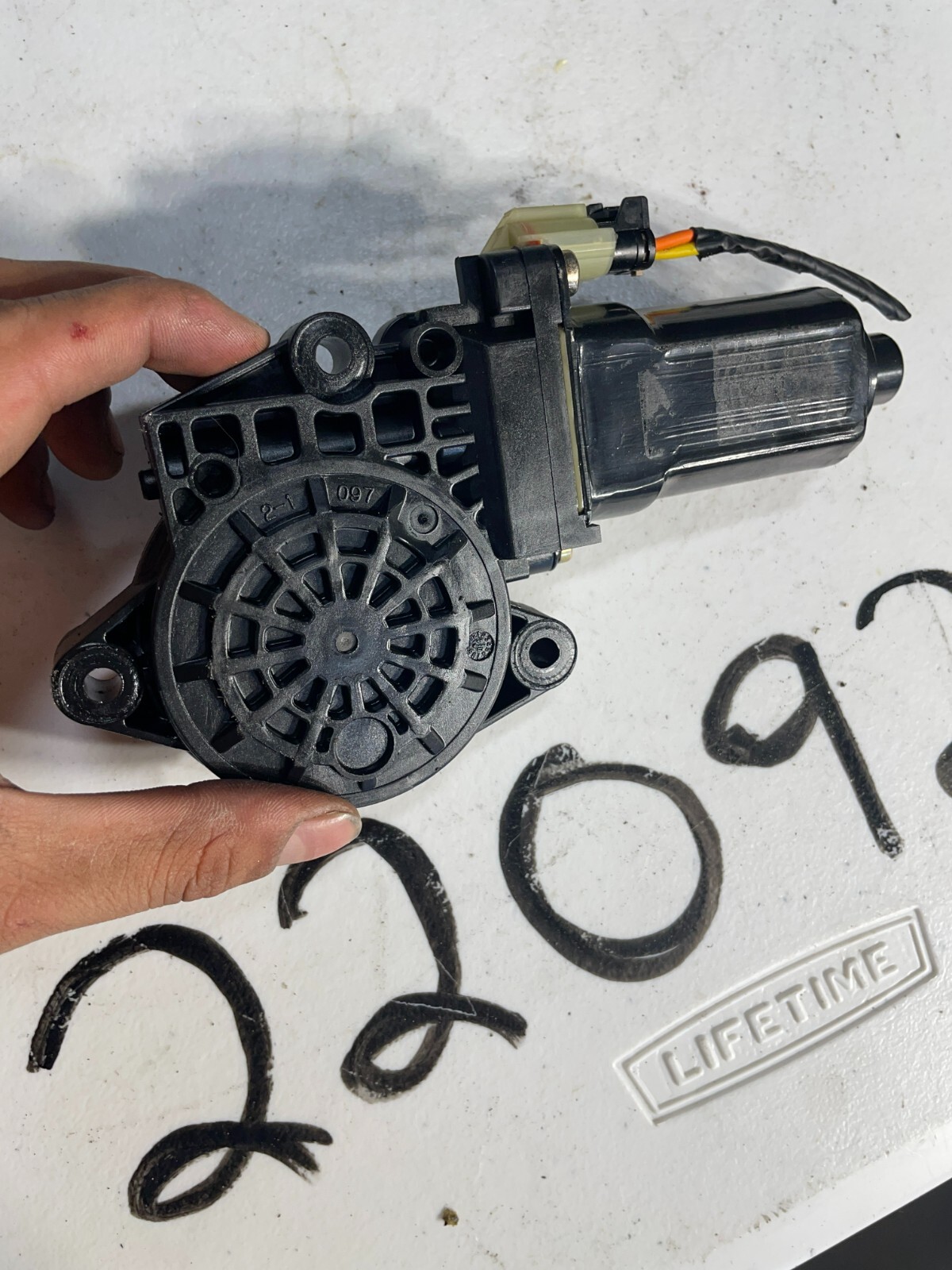 2003-2009 KIA Sorento Front Passenger Right RH Power Window Motor Genuine OEM - Image 5