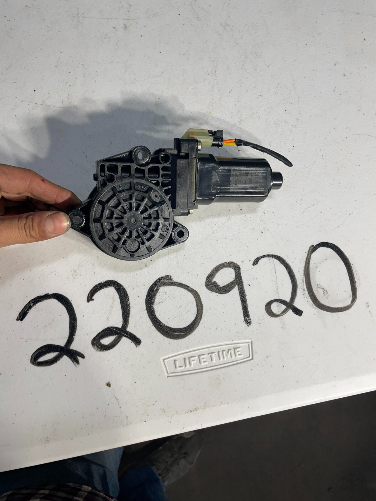 2003-2009 KIA Sorento Front Passenger Right RH Power Window Motor Genuine OEM