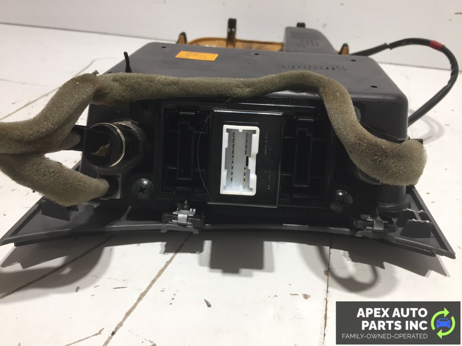 2007 - 2009 Hyundai Santa Fe Shift Floor Trim Bezel Power Outlet Heated Switch - Image 11