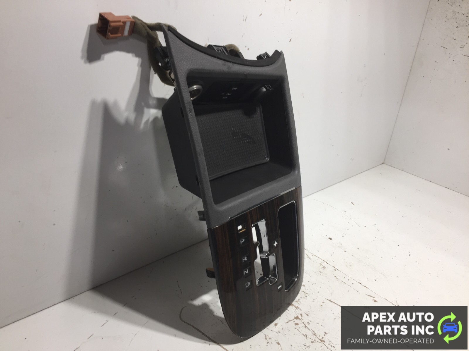 2007 - 2009 Hyundai Santa Fe Shift Floor Trim Bezel Power Outlet Heated Switch - Image 3