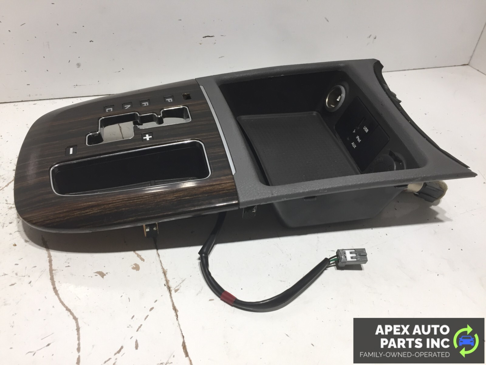 2007 - 2009 Hyundai Santa Fe Shift Floor Trim Bezel Power Outlet Heated Switch - Image 4