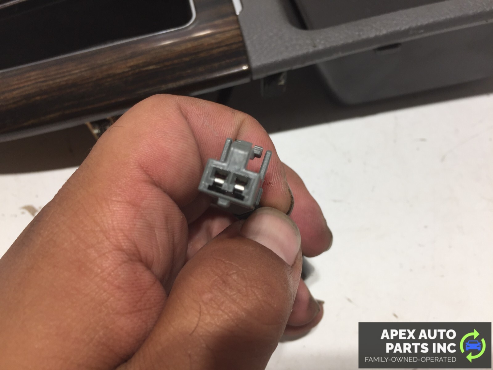 2007 - 2009 Hyundai Santa Fe Shift Floor Trim Bezel Power Outlet Heated Switch - Image 5