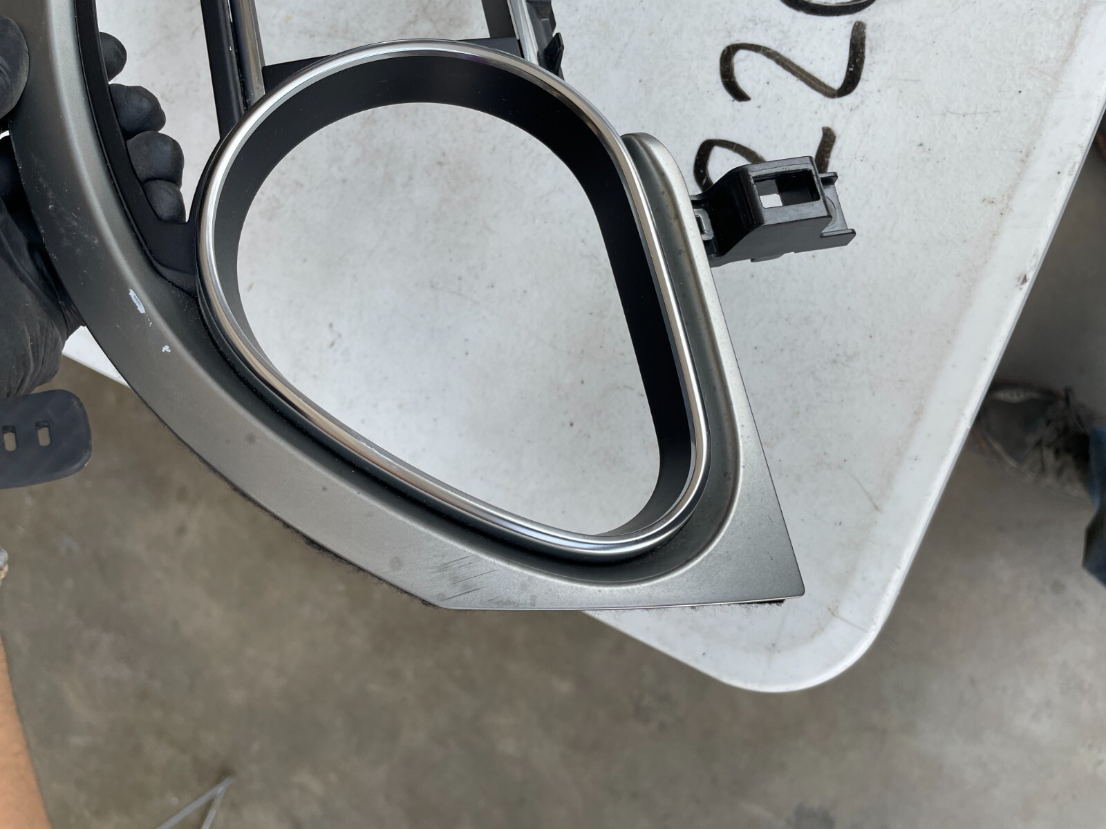 2007-2014V AUDI Q7 DASH INTRUMENT CLUSTER BEZEL 4L1 857 115 G - Image 3