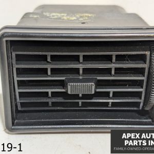OEM 1980-1987 Jaguar XJ6 4.2L dash vent