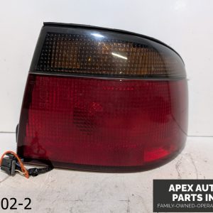 OEM 1999-2004 Cadillac Seville 4.6L RIGHT RH PASSENGER TAIL LIGHT