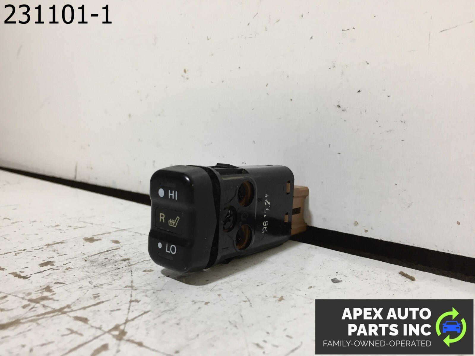OEM 1999 Acura RL Dash Right Side Heated Seat Control Switch M15994 - Image 4