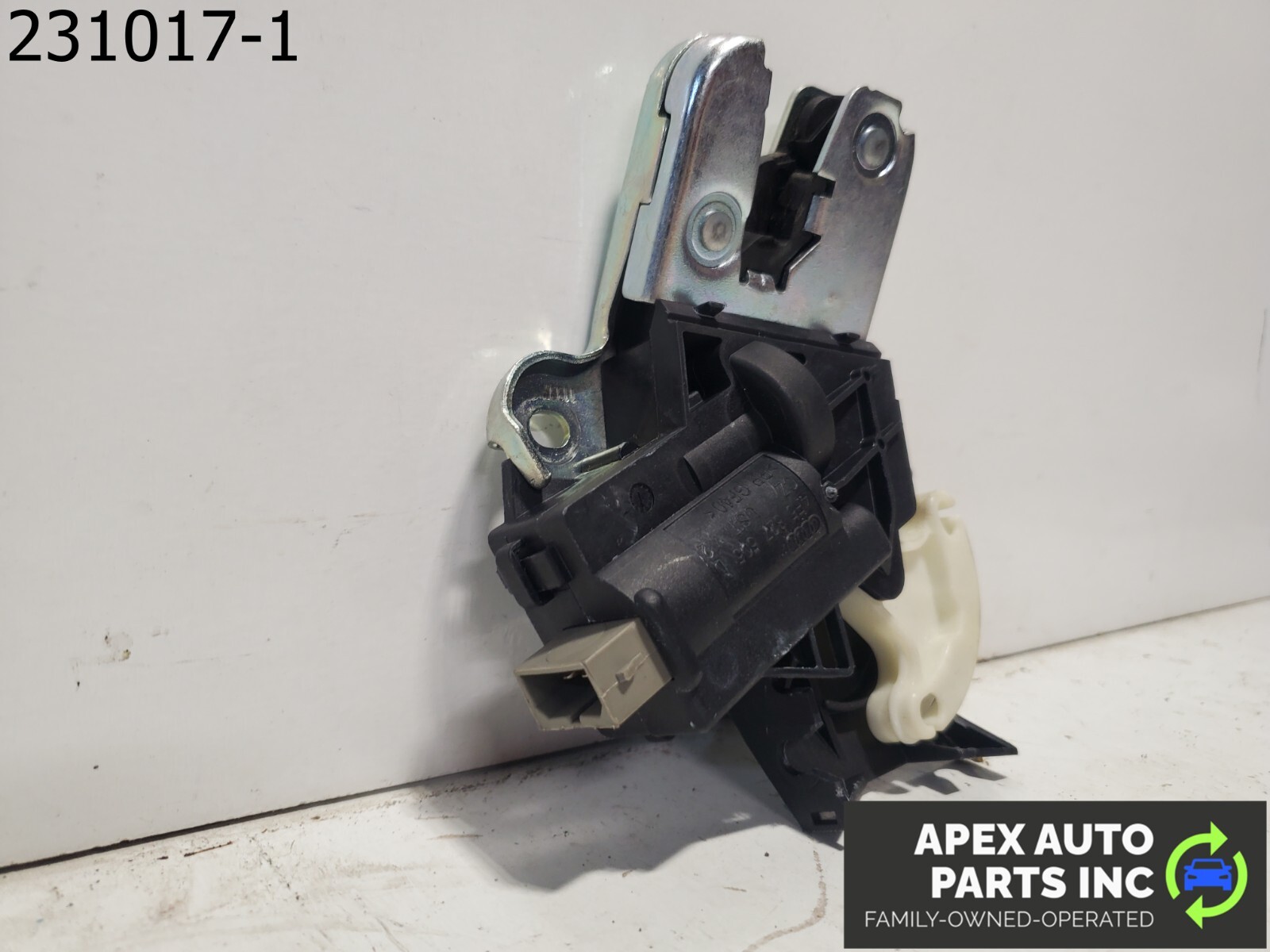 OEM 2008 Audi A4 Rear Trunk Lid Lock Latch Actuator 4F5827505 - Image 4