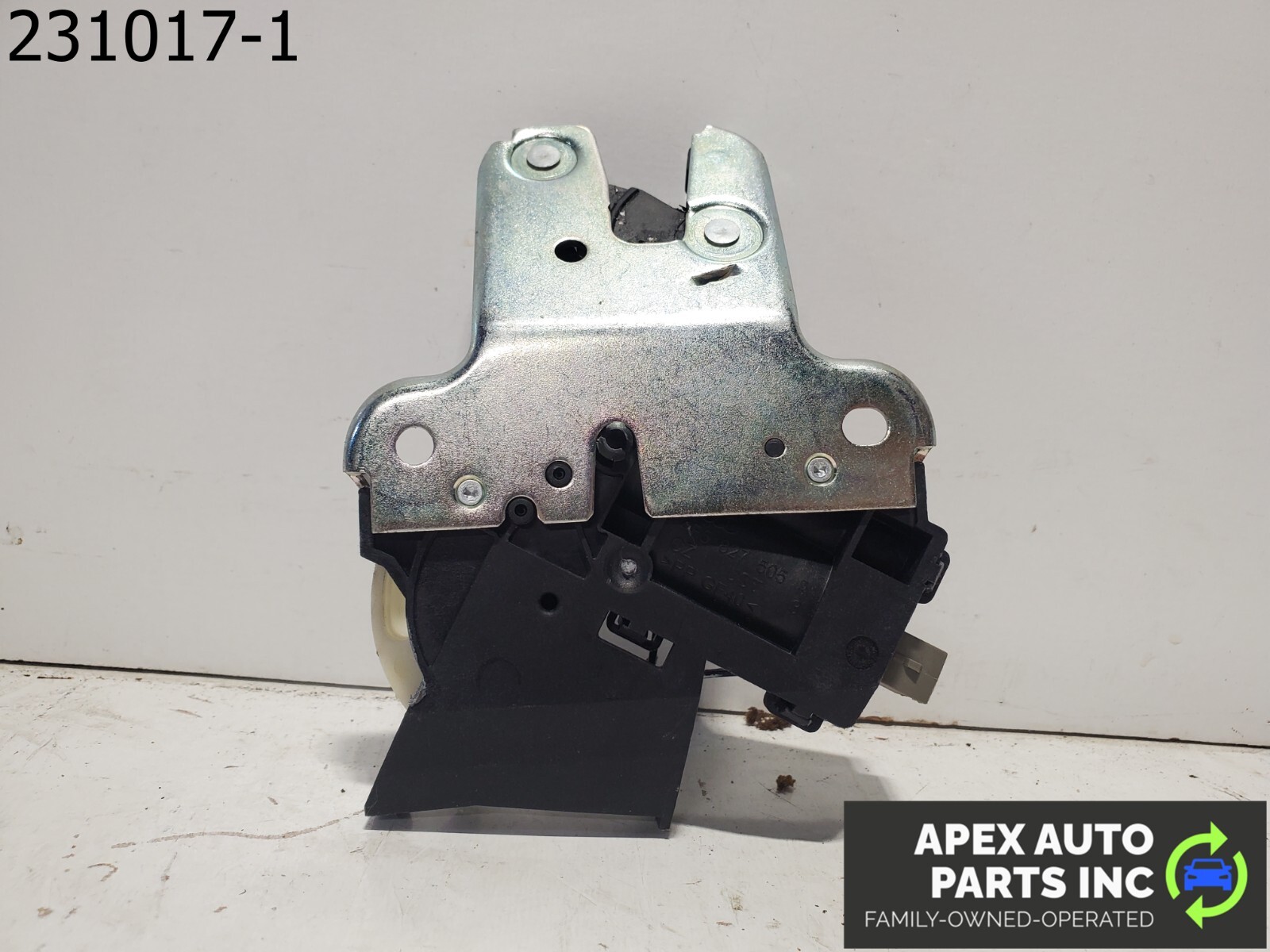 OEM 2008 Audi A4 Rear Trunk Lid Lock Latch Actuator 4F5827505 - Image 6