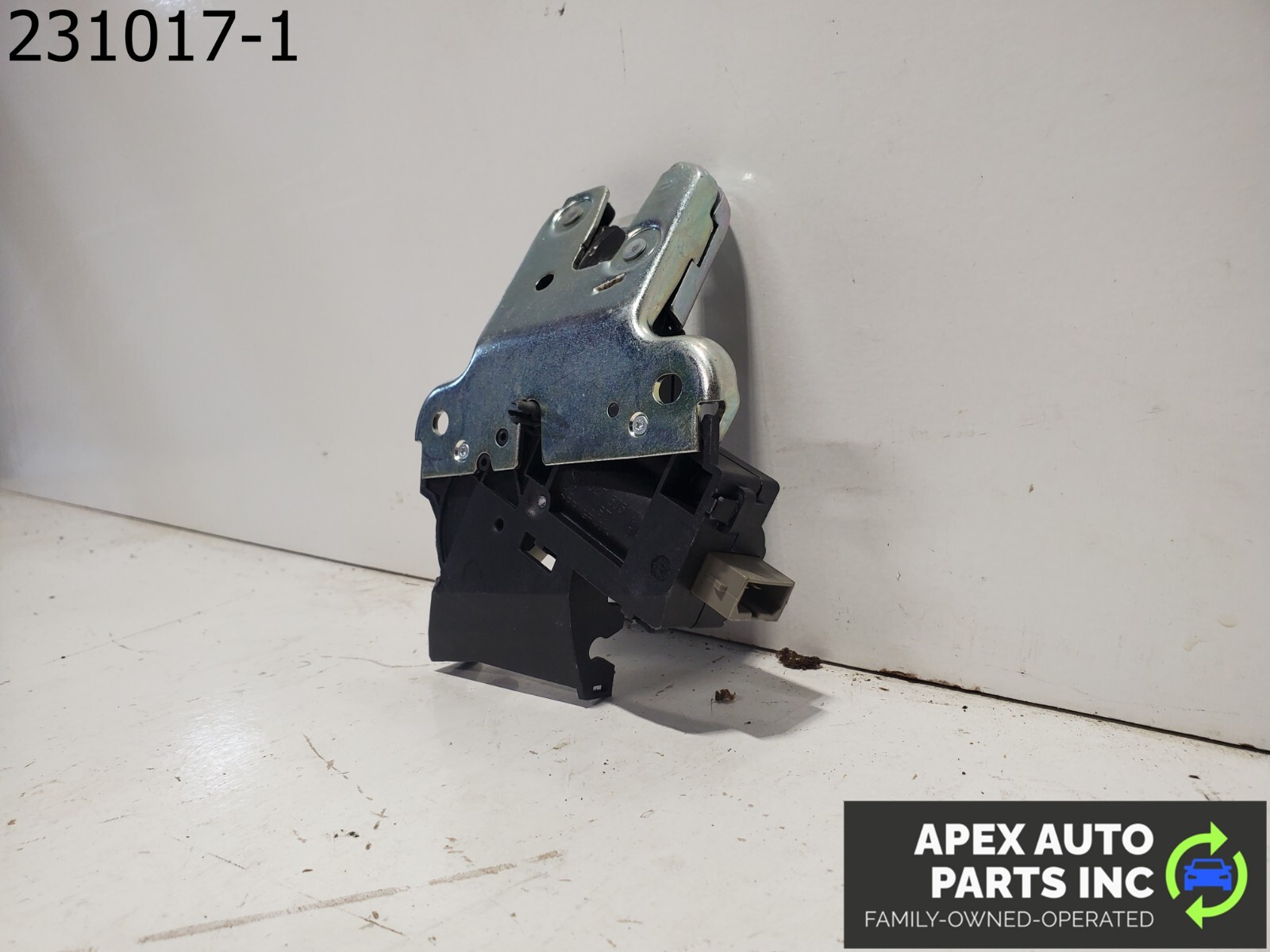 OEM 2008 Audi A4 Rear Trunk Lid Lock Latch Actuator 4F5827505 - Image 7
