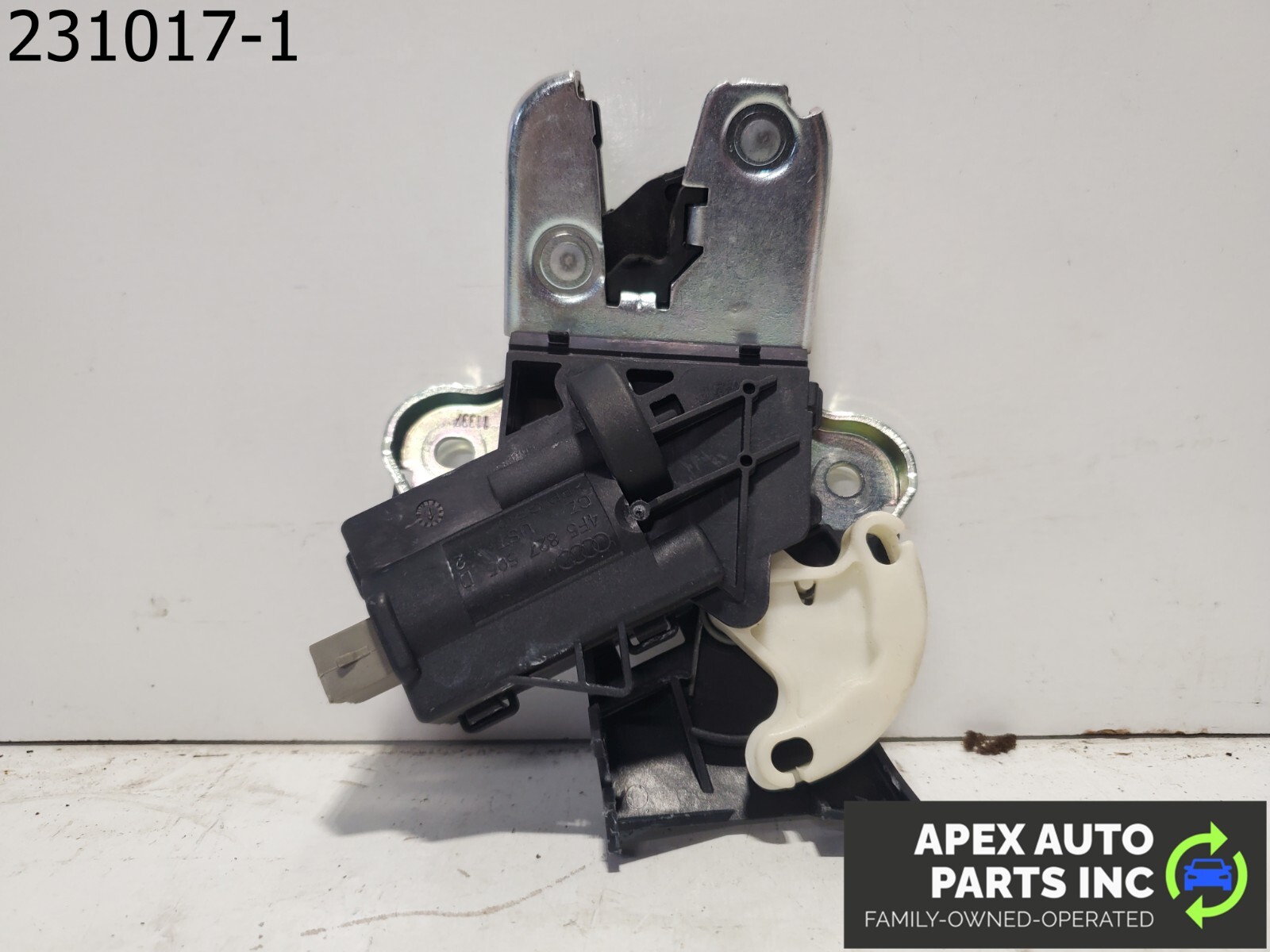 OEM 2008 Audi A4 Rear Trunk Lid Lock Latch Actuator 4F5827505