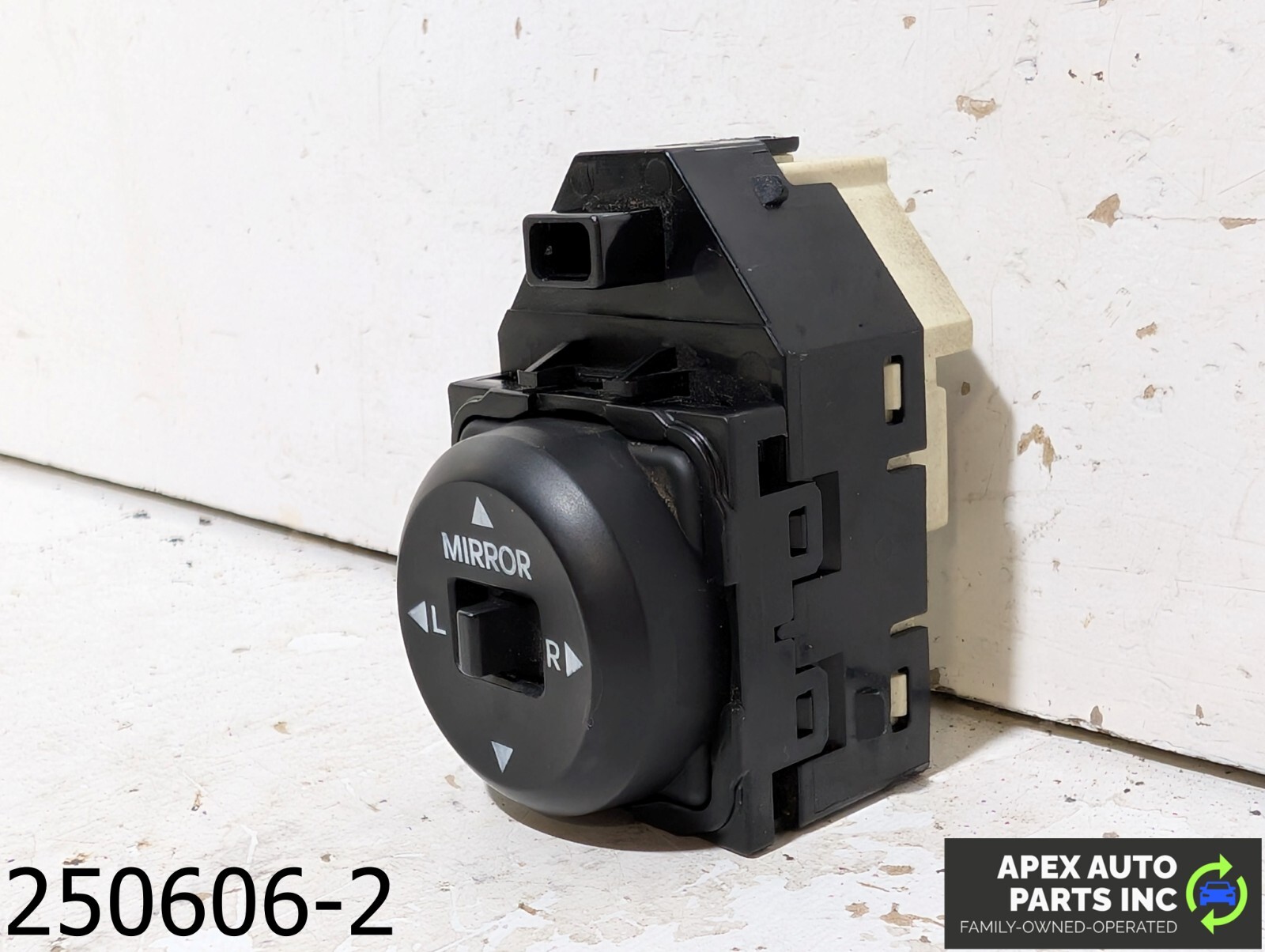 OEM 2011-2013 Kia Sportage 2.4L Power Door Mirror Switch Control - Image 3