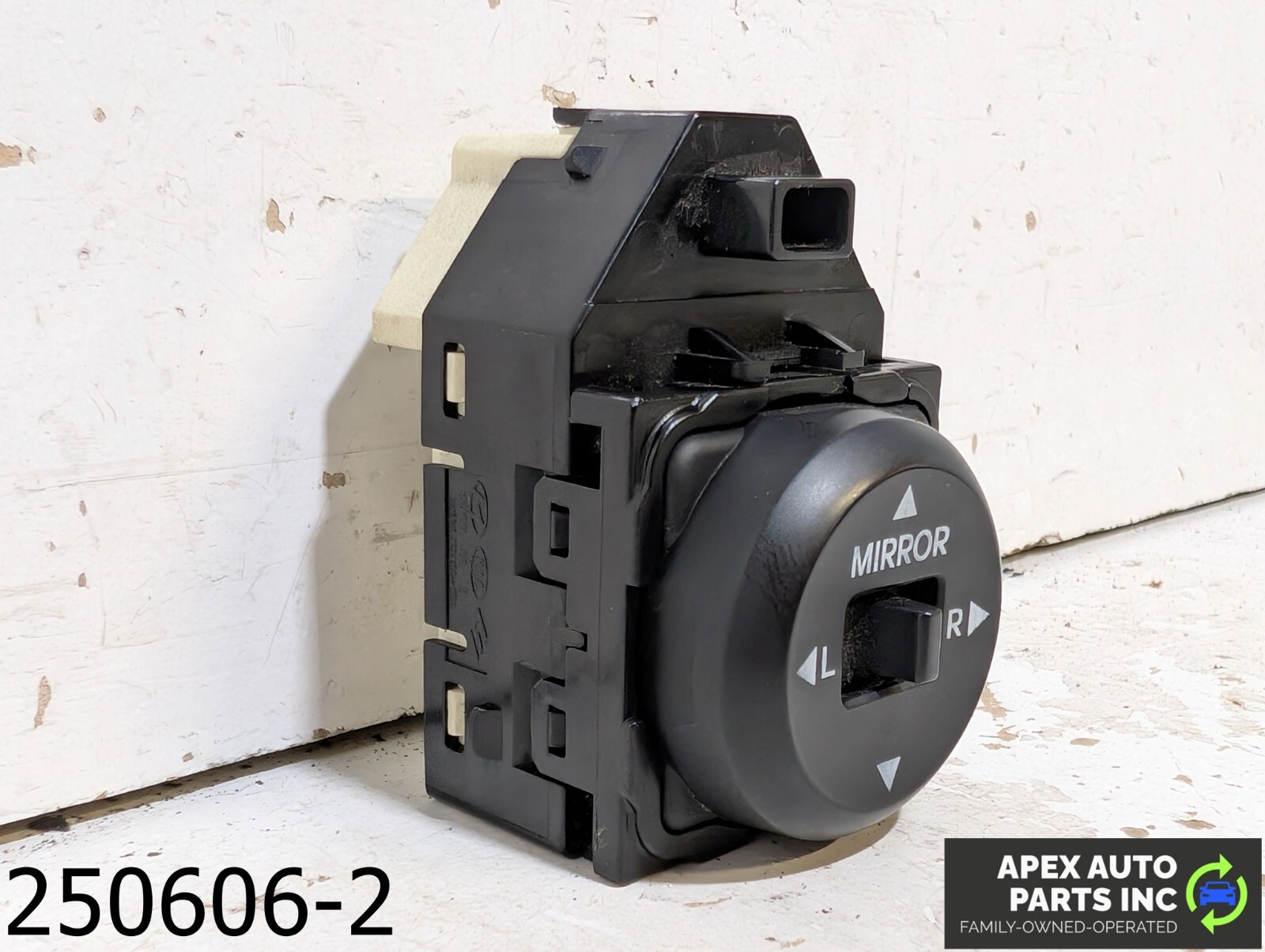 OEM 2011-2013 Kia Sportage 2.4L Power Door Mirror Switch Control - Image 4