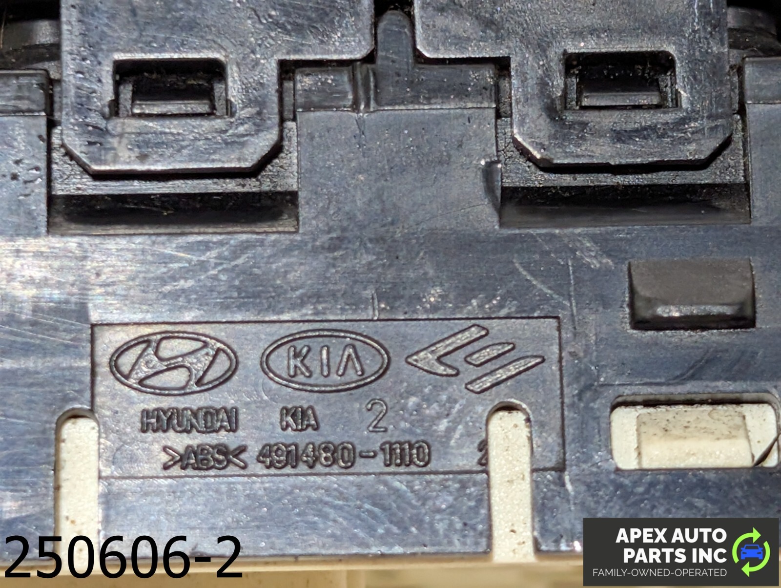 OEM 2011-2013 Kia Sportage 2.4L Power Door Mirror Switch Control - Image 9