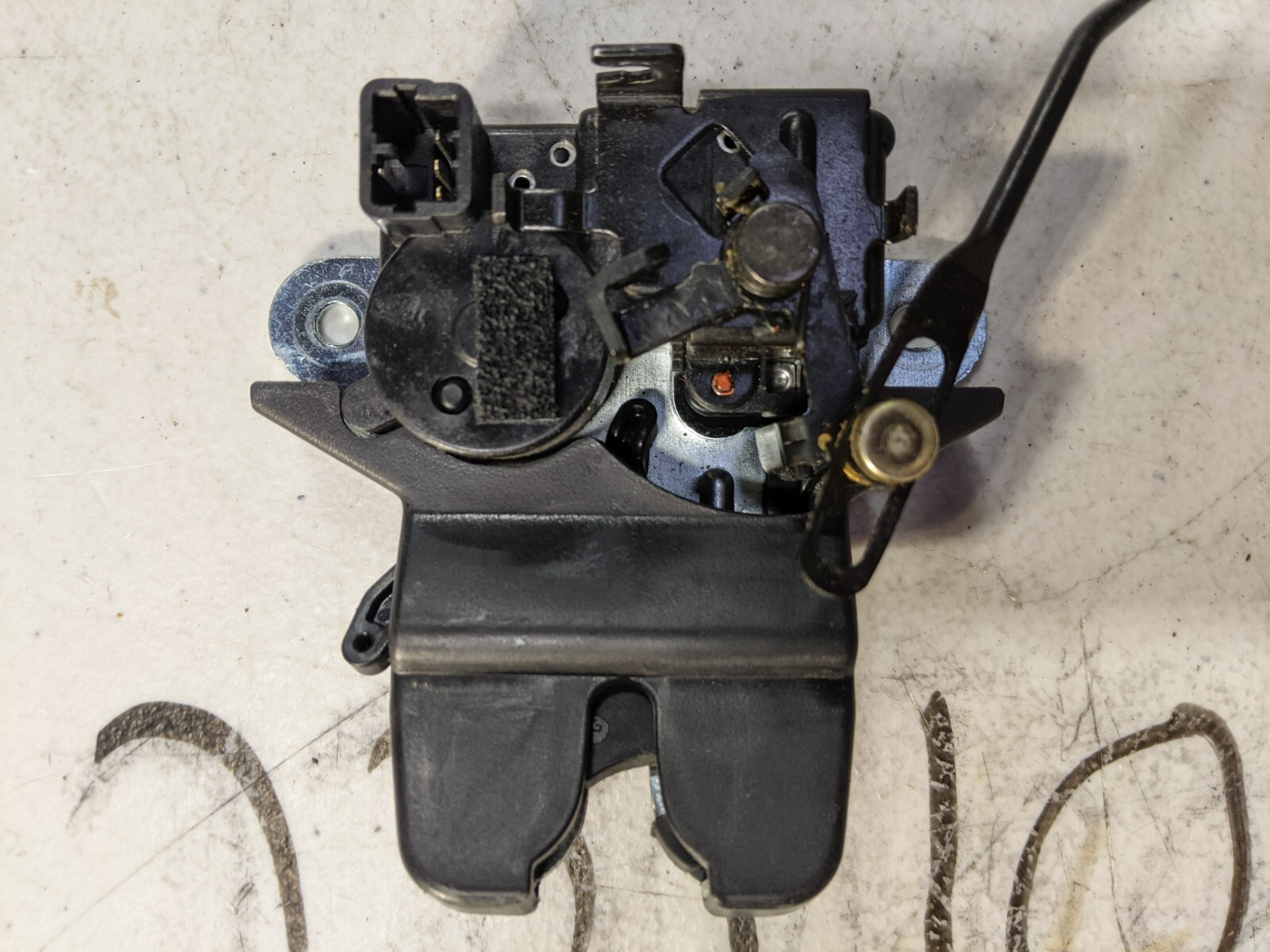 OEM 2011-2014 HYUNDAI SONATA TRUNK DECK LID RELEASE LOCK LATCH ACTUATOR - Image 4