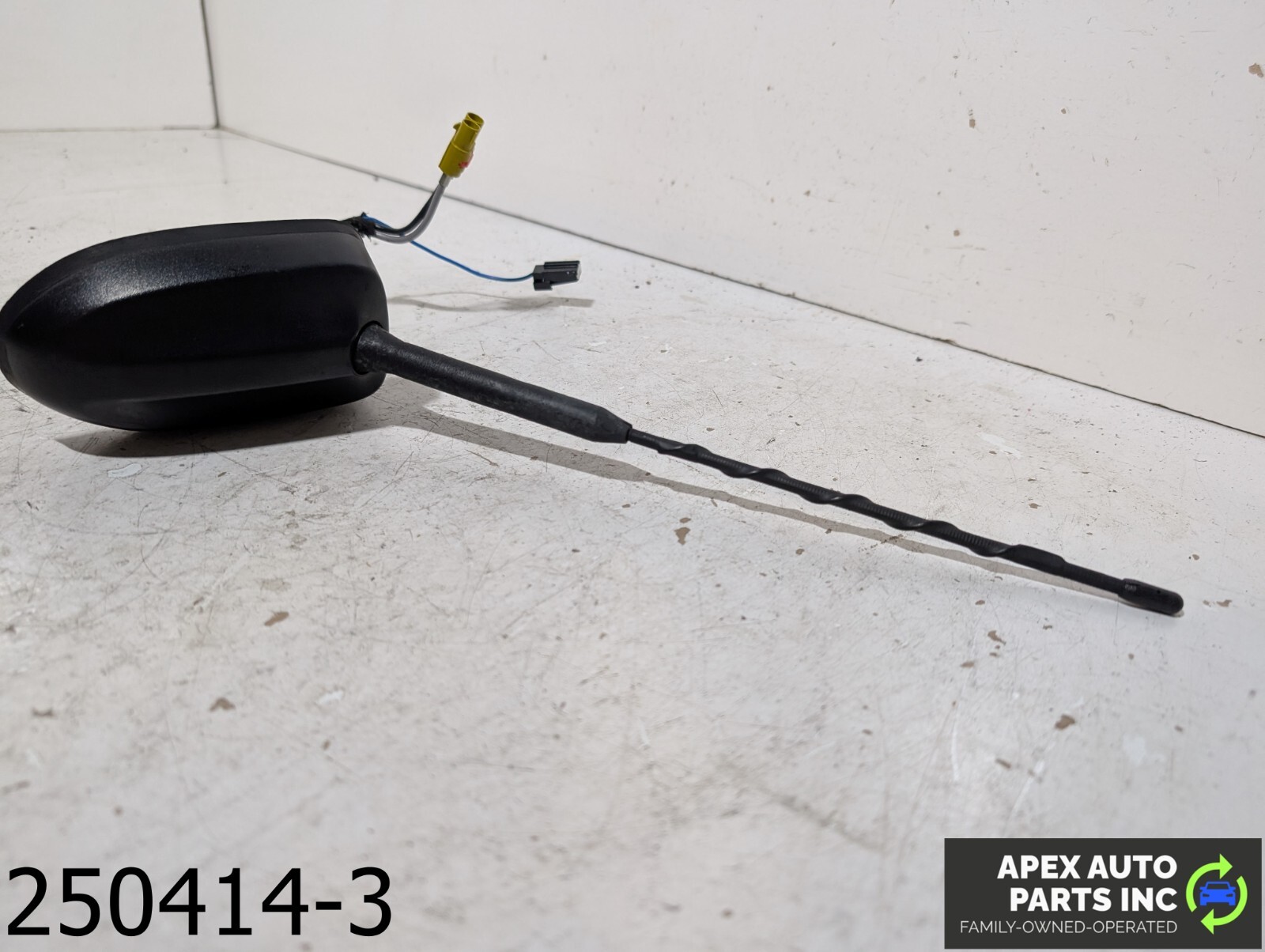 OEM 2013-2016 Ford Fusion 1.6L Radio Antenna Mast Assembly - Image 3