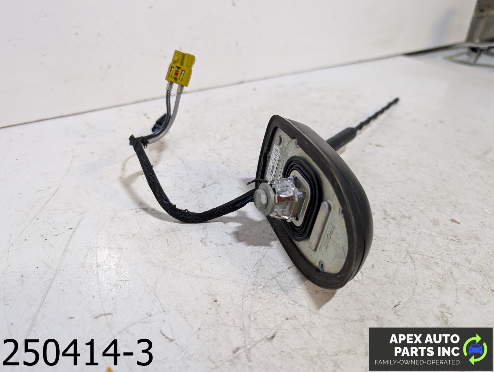 OEM 2013-2016 Ford Fusion 1.6L Radio Antenna Mast Assembly - Image 4