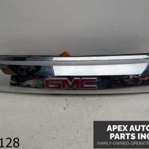 OEM 2013 GMC Terrain 2.4L Tailgate Liftgate Chrome Finish Molding Camera