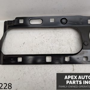 OEM 2017 Chevrolet Silverado 1500 SUPPORT RIGHT SIDE HEADLIGHT MOUNT BRACKET