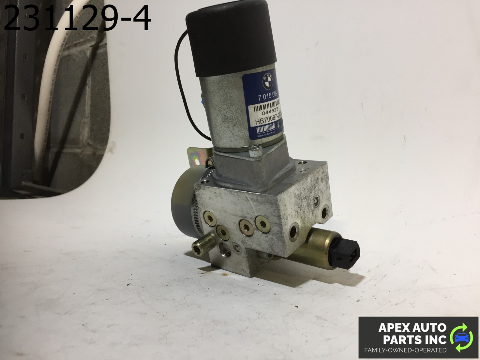 OEM BMW 745Li 2003 TRUNK LID HYDRAULIC LOCKING PUMP OEM - Image 4