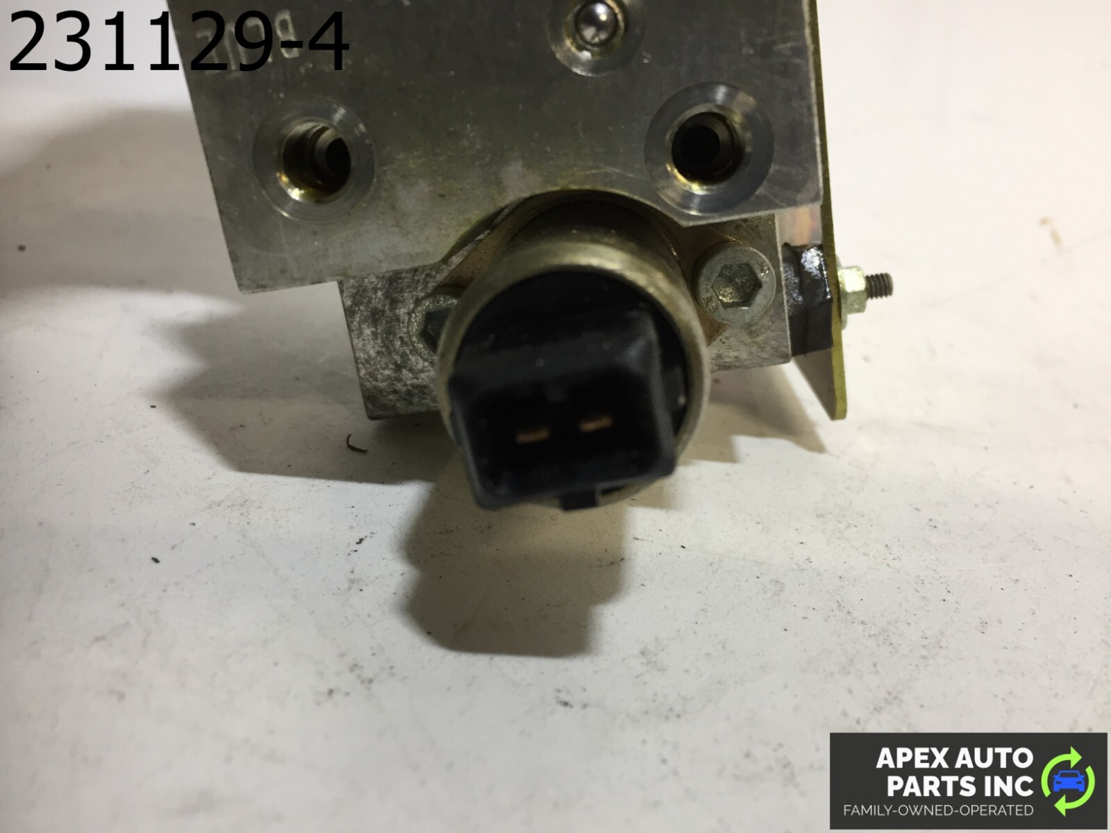 OEM BMW 745Li 2003 TRUNK LID HYDRAULIC LOCKING PUMP OEM - Image 8