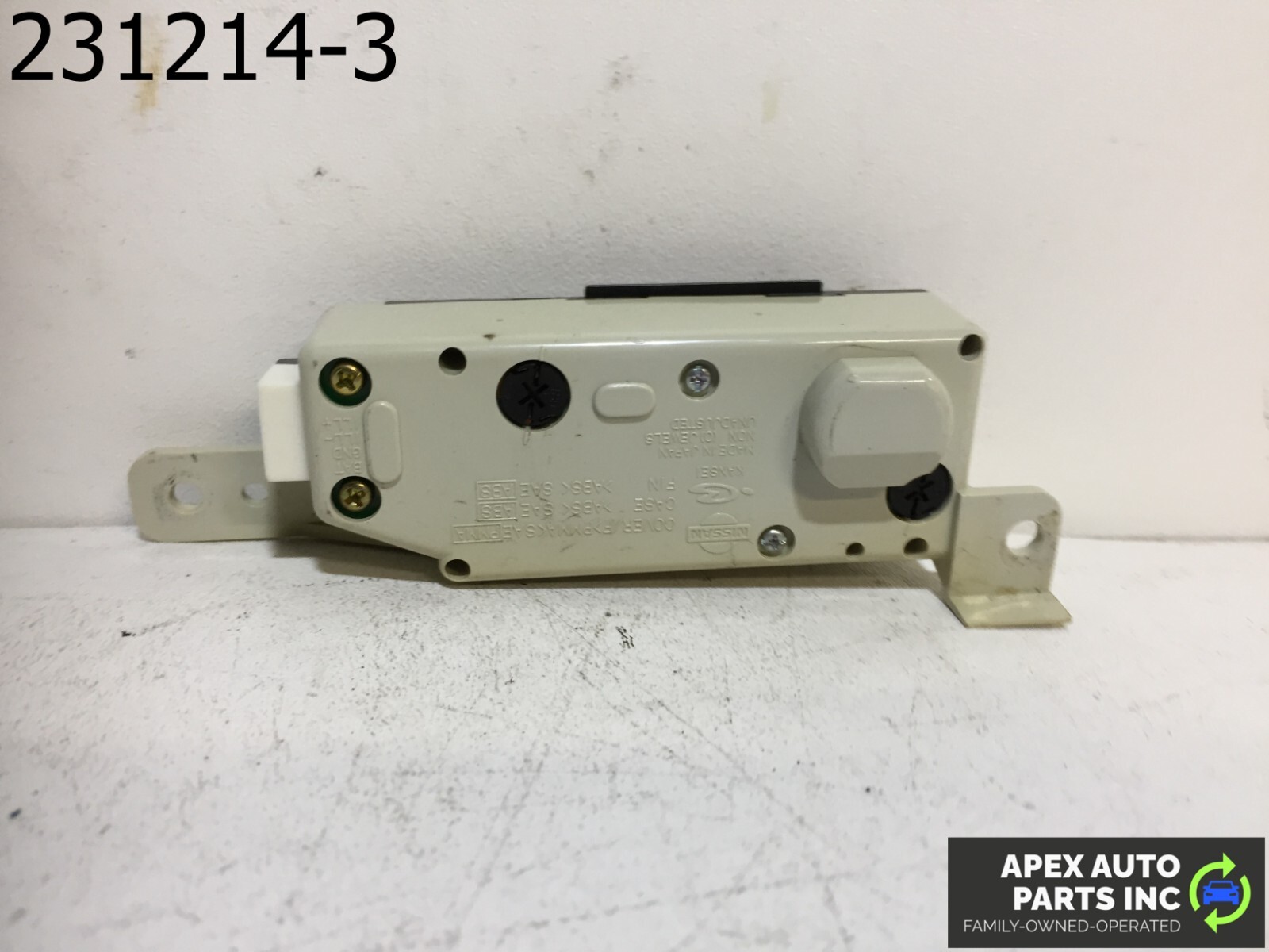 OEM Infiniti G35 2004 Center Dash Analog Clock Silver 25810 AM610 1131 - Image 5