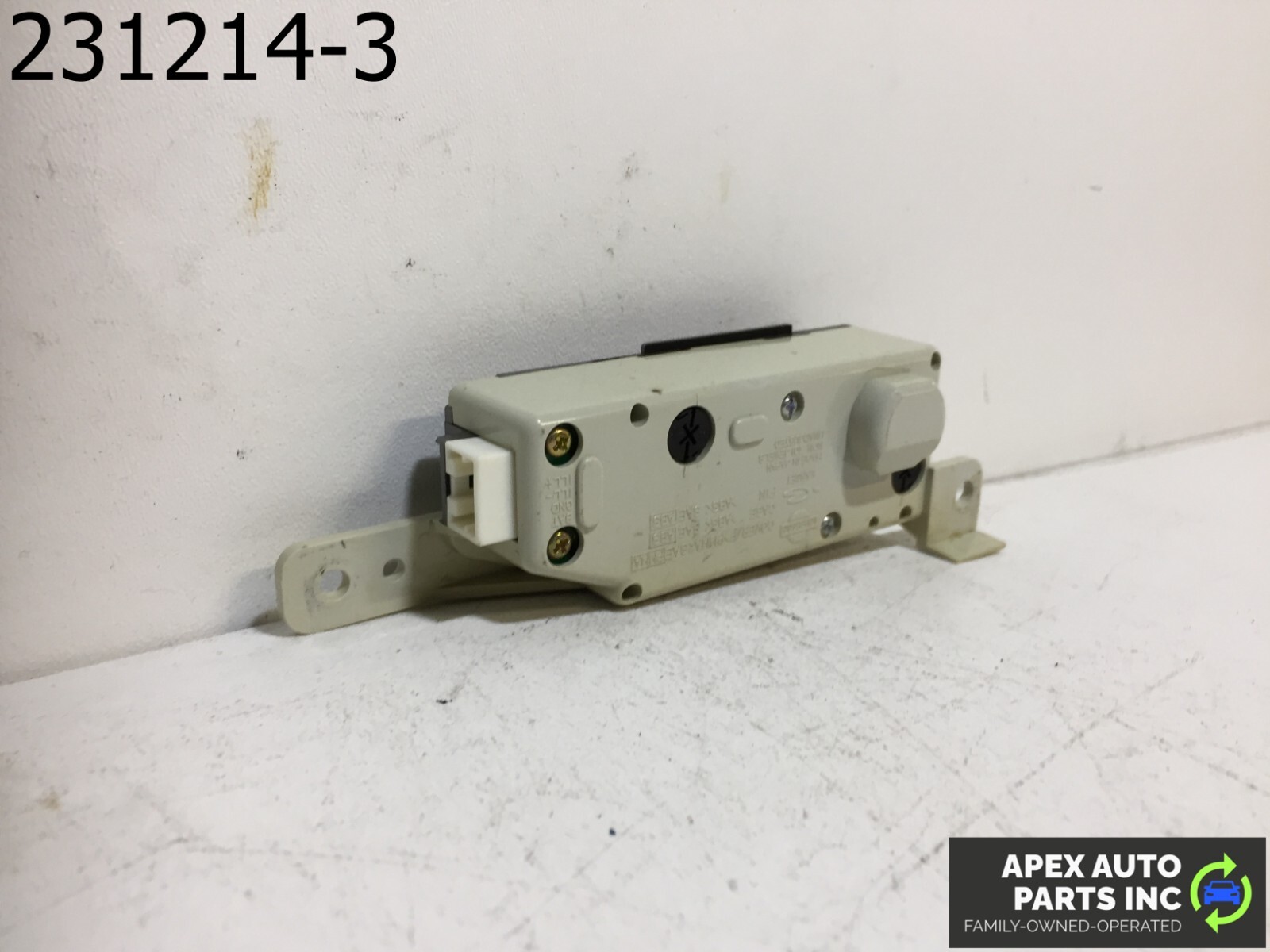 OEM Infiniti G35 2004 Center Dash Analog Clock Silver 25810 AM610 1131 - Image 6