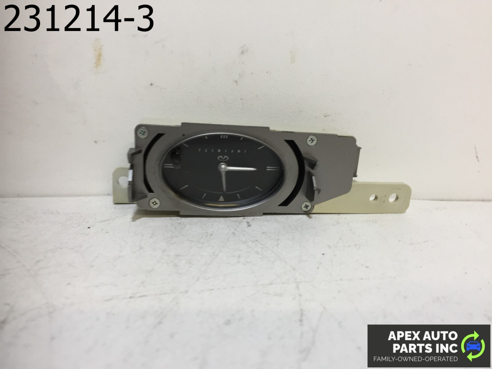 OEM Infiniti G35 2004 Center Dash Analog Clock Silver 25810 AM610 1131
