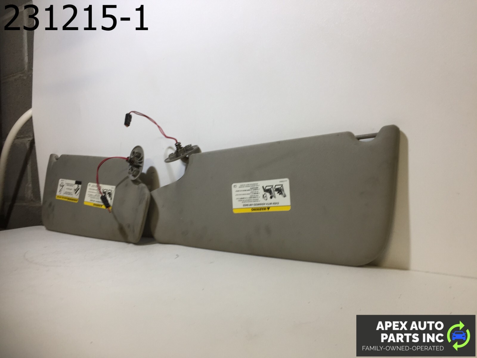 OEM Jeep Commander 2006 Sun Visor Set Mirror + Screws : Driver/Passenger Beige - Image 4