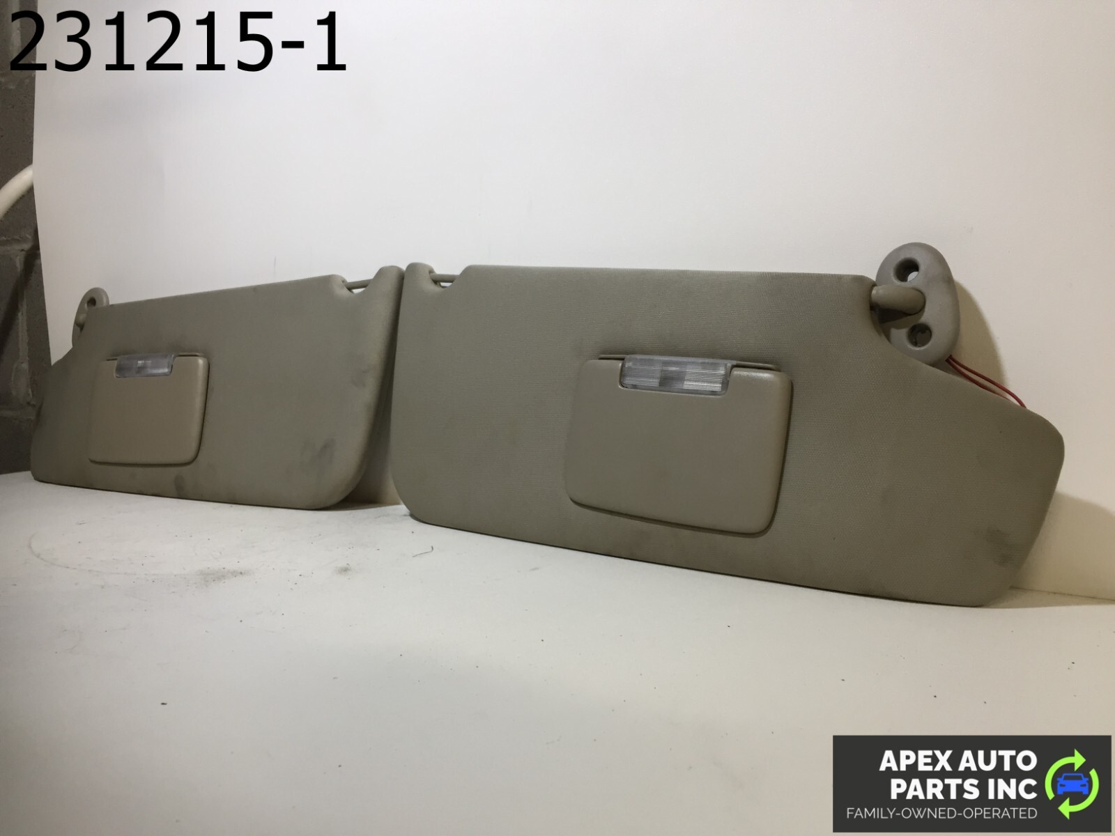OEM Jeep Commander 2006 Sun Visor Set Mirror + Screws : Driver/Passenger Beige - Image 6