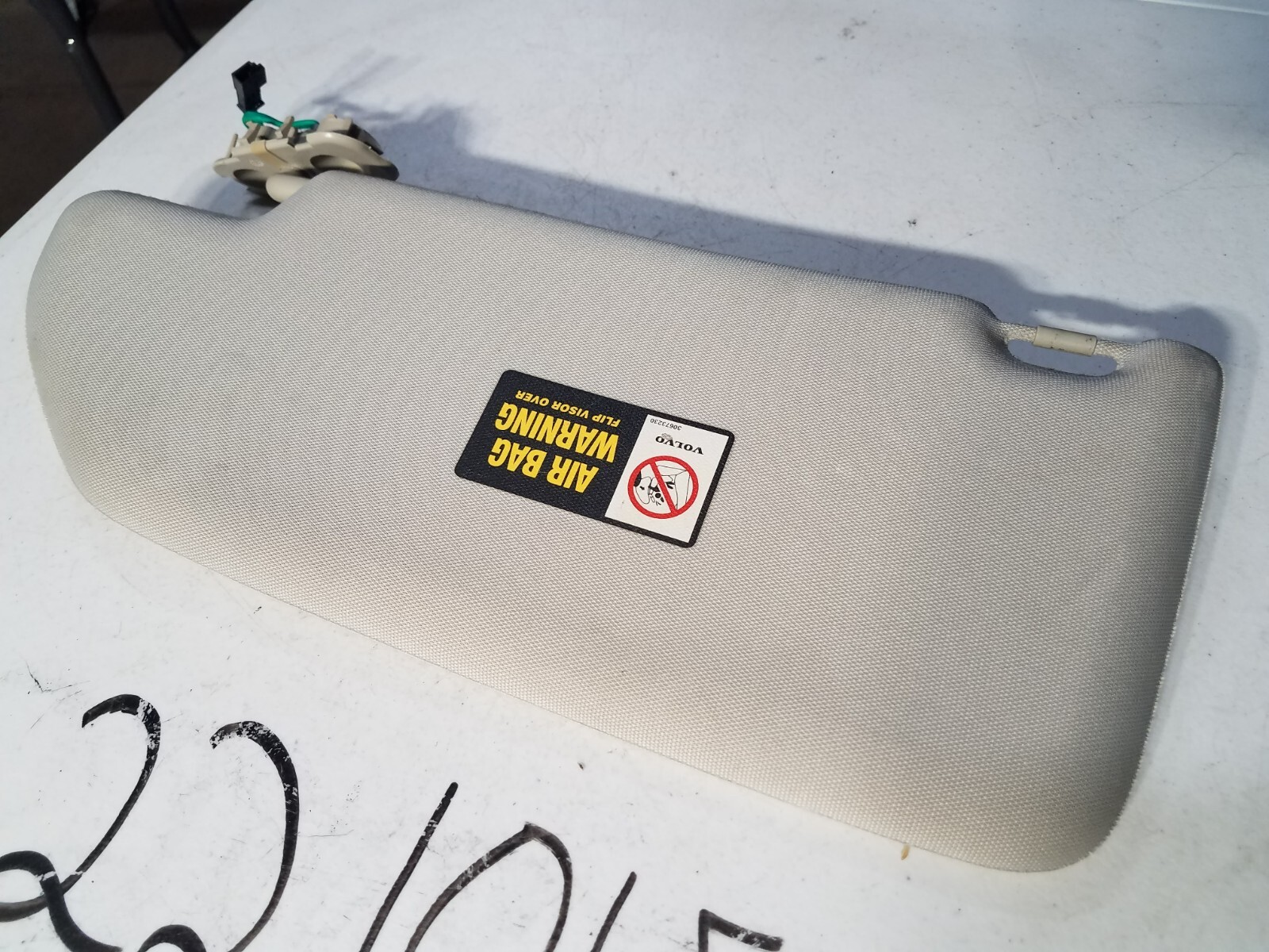 VOLVO XC90 2003-2006 OEM Passenger Side RH SUN VISOR SHADE Gray Lighted Sunvisor - Image 4