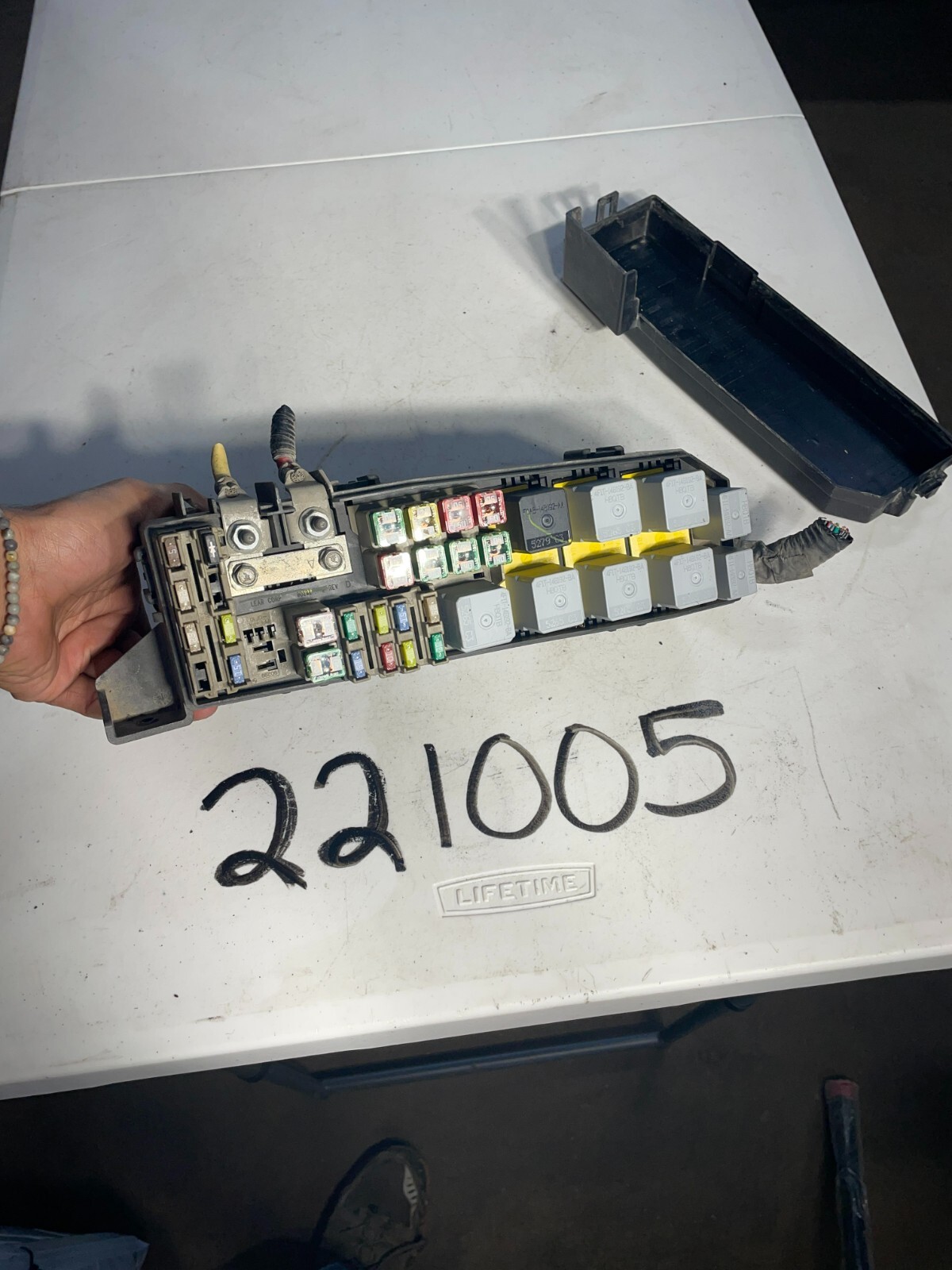 2005 06 07 FORD ESCAPE ENGINE COMPARTMENT FUSE BOX OEM - Image 3